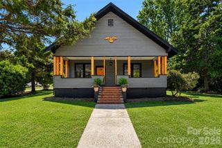 32 Pinecrest Avenue, Great Falls, SC 29055