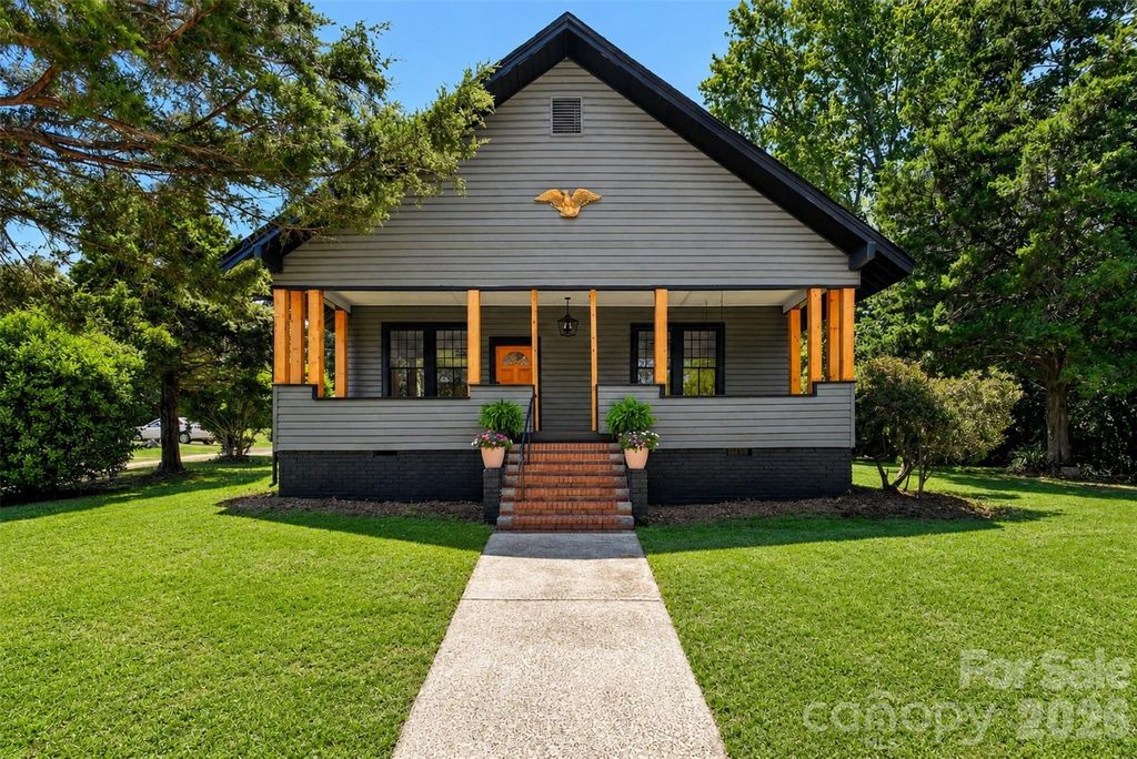 32 Pinecrest Avenue, Great Falls, SC 29055