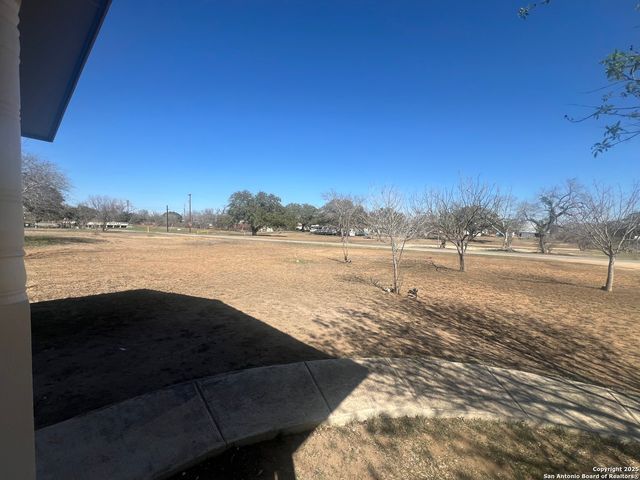 208 S Jamison, Devine, TX 78016