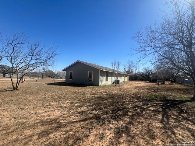 208 S Jamison, Devine, TX 78016