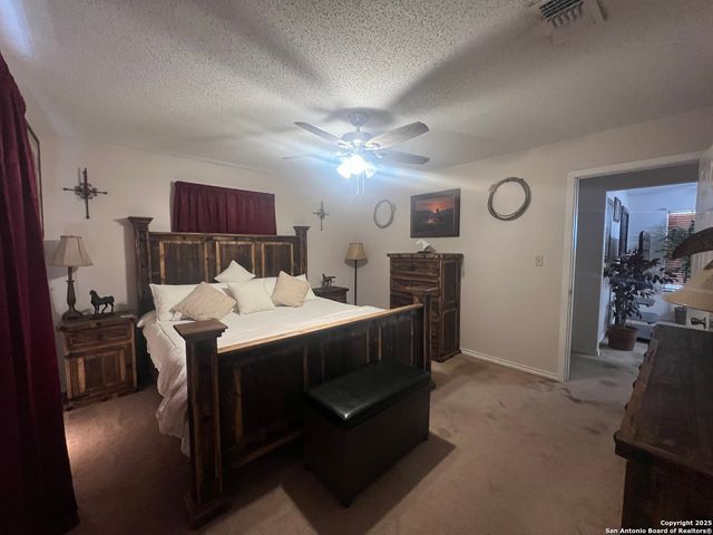 208 S Jamison, Devine, TX 78016