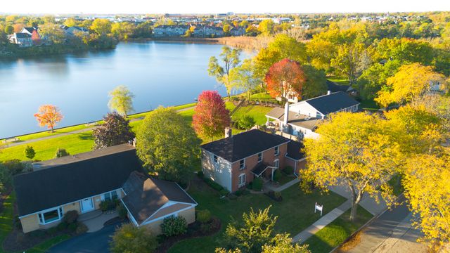 1057 W Peregrine Drive, Palatine, IL 60067