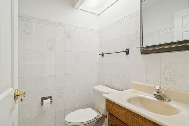 1057 W Peregrine Drive, Palatine, IL 60067