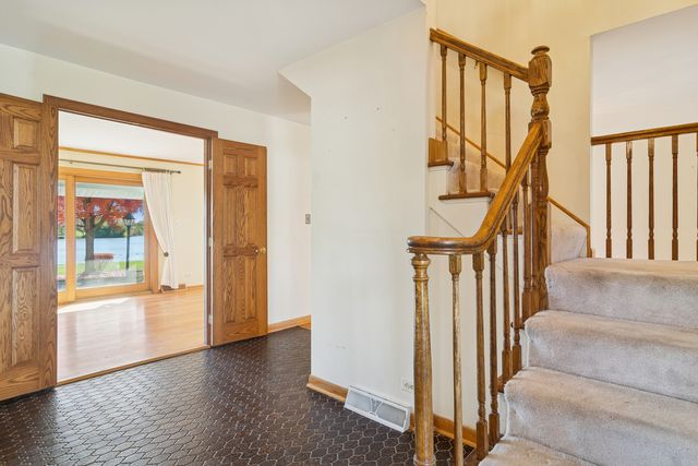 1057 W Peregrine Drive, Palatine, IL 60067