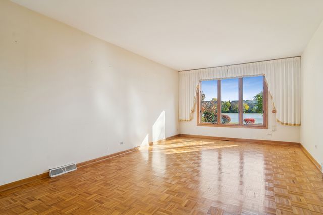 1057 W Peregrine Drive, Palatine, IL 60067