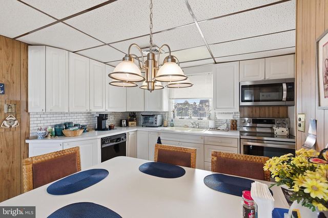 329 W 5TH ST, Ship Bottom, NJ 08008