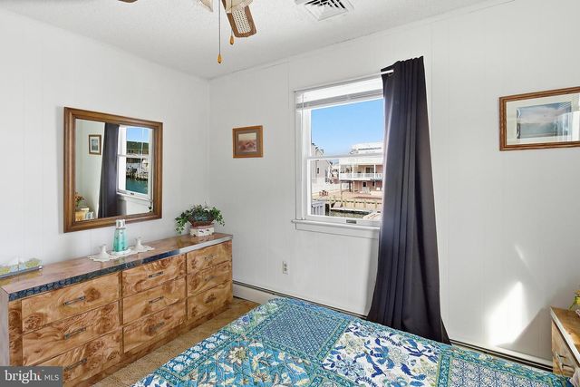 329 W 5TH ST, Ship Bottom, NJ 08008