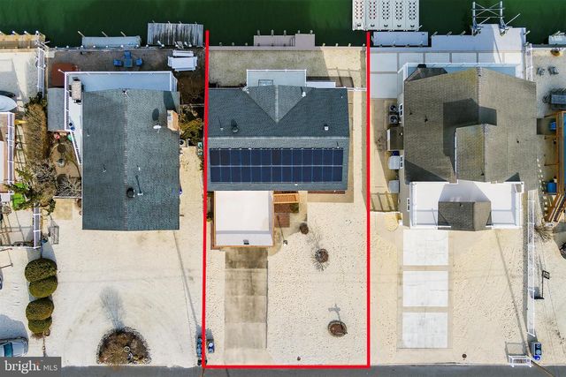 329 W 5TH ST, Ship Bottom, NJ 08008