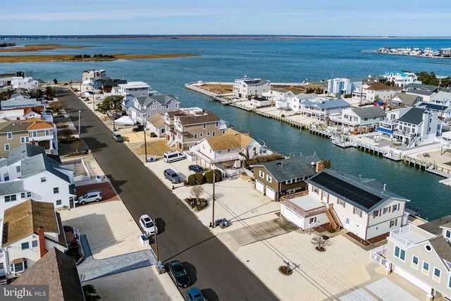 329 W 5TH ST, Ship Bottom, NJ 08008