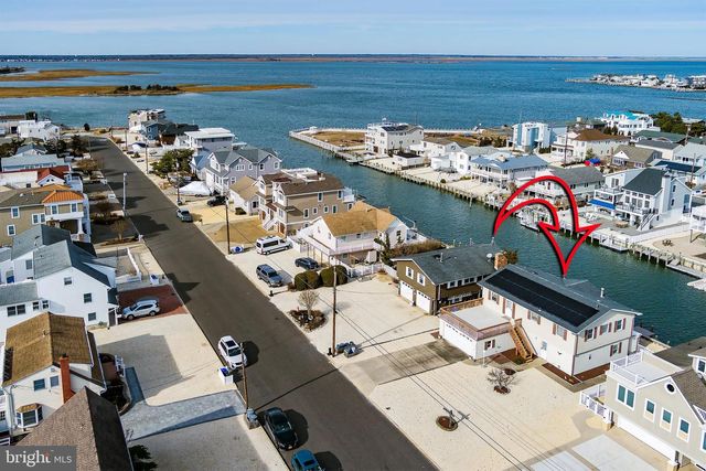 329 W 5TH ST, Ship Bottom, NJ 08008