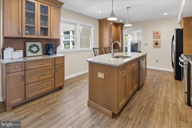 12 TIGERS CT, Hamilton, NJ 08619