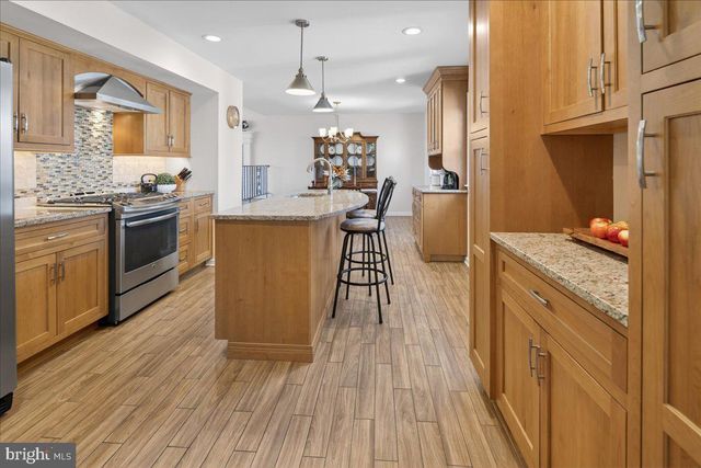 12 TIGERS CT, Hamilton, NJ 08619