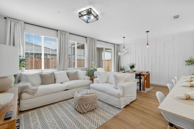 10196 N Solvita Way, Elk Grove, CA 95757