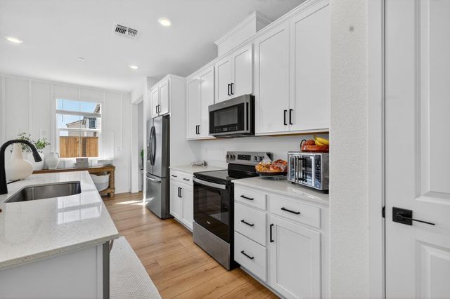 10196 N Solvita Way, Elk Grove, CA 95757