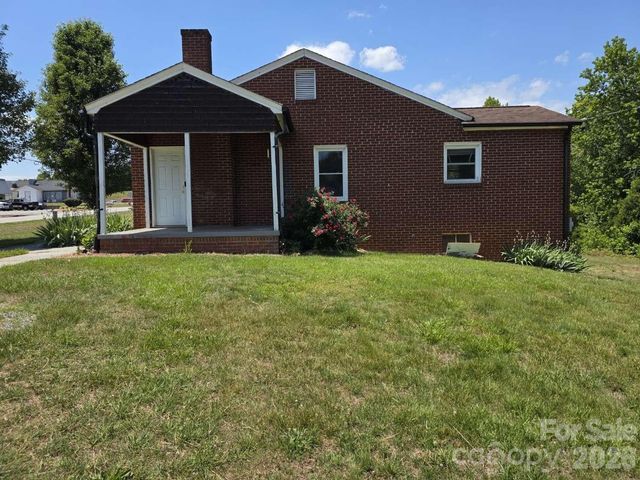 744 Pleasant Hill Road, Lenoir, NC 28645