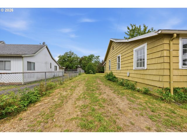 2121 Se 89TH Ave, Portland, OR 97216