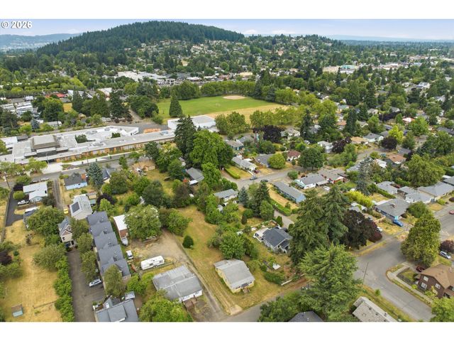 2121 Se 89TH Ave, Portland, OR 97216