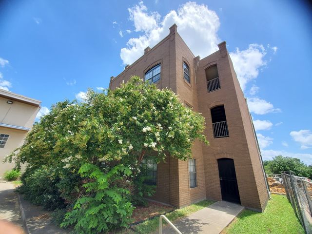 303 W Hickory Street 3, Denton, TX 76201