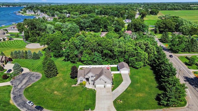 68995 Eagle Cove Court, Ontwa Twp, MI 49112
