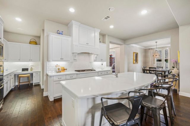 1136 Broadmoor Way, Roanoke, TX 76262