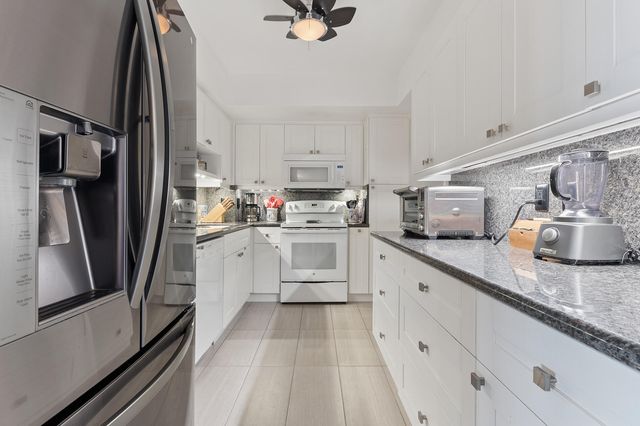 555 SE 6th Avenue 3d, Delray Beach, FL 33483