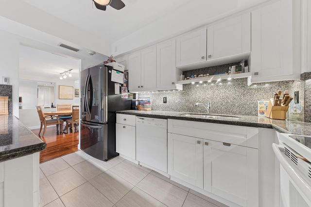 555 SE 6th Avenue 3d, Delray Beach, FL 33483