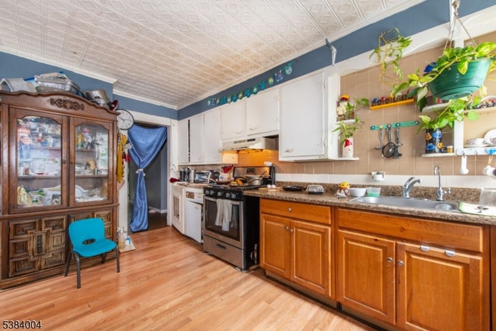 356 Henry St, City Of Orange Twp., NJ 07050 — photo 2