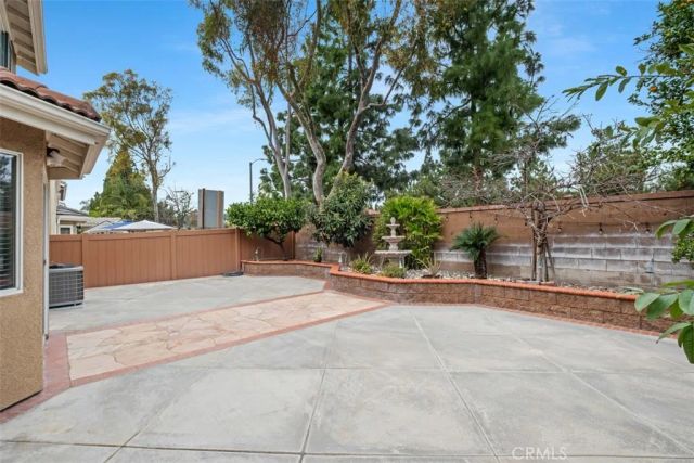 50 Linhaven, Irvine, CA 92602