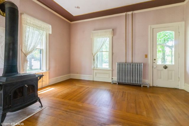 100 E Miller Avenue, Hinckley, IL 60520