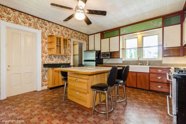 100 E Miller Avenue, Hinckley, IL 60520