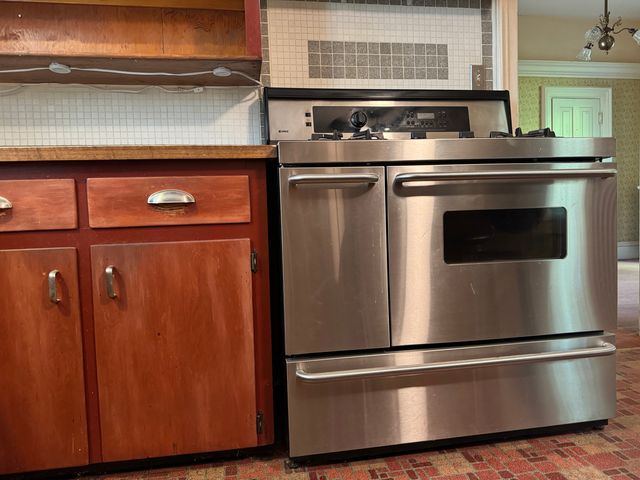 100 E Miller Avenue, Hinckley, IL 60520