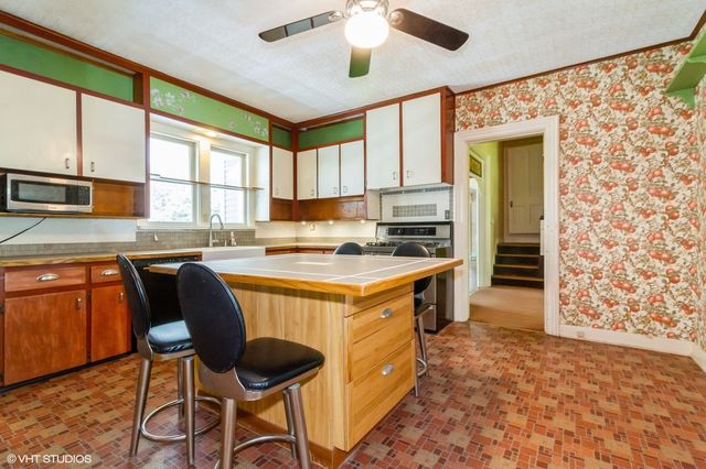 100 E Miller Avenue, Hinckley, IL 60520