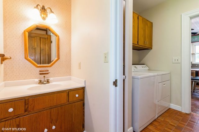 100 E Miller Avenue, Hinckley, IL 60520