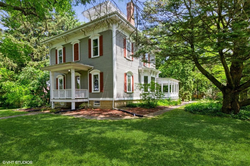 100 E Miller Avenue, Hinckley, IL 60520