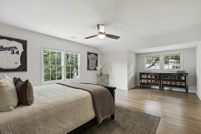 208 Rockwood Park Drive, Fort Worth, TX 76107