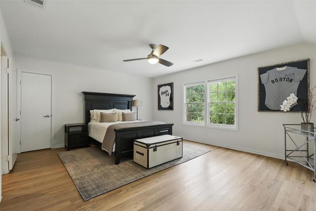 208 Rockwood Park Drive, Fort Worth, TX 76107