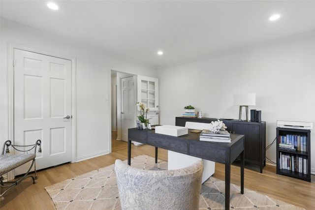 208 Rockwood Park Drive, Fort Worth, TX 76107