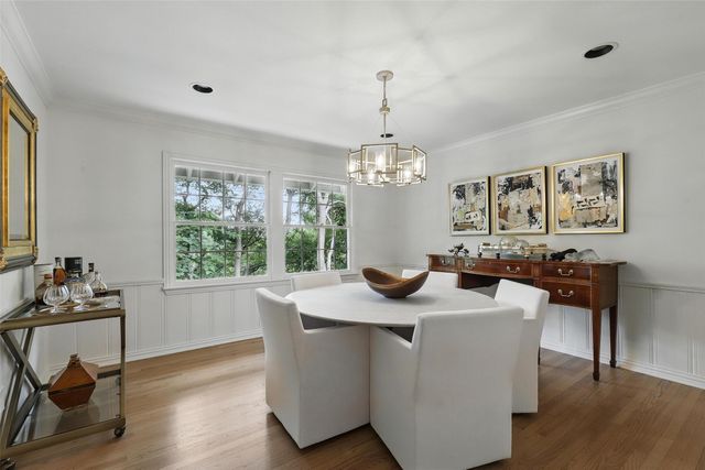 208 Rockwood Park Drive, Fort Worth, TX 76107