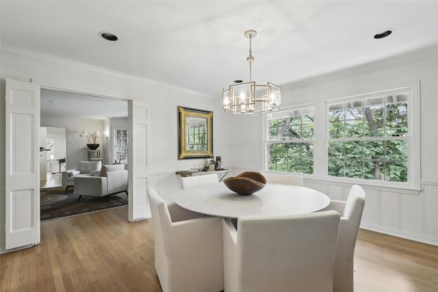 208 Rockwood Park Drive, Fort Worth, TX 76107