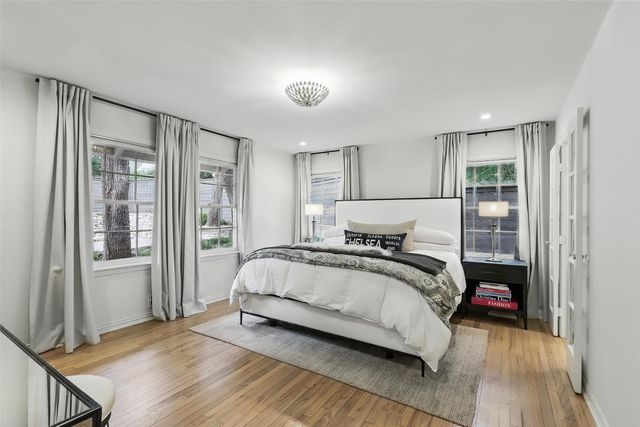 208 Rockwood Park Drive, Fort Worth, TX 76107