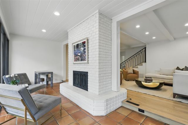 208 Rockwood Park Drive, Fort Worth, TX 76107