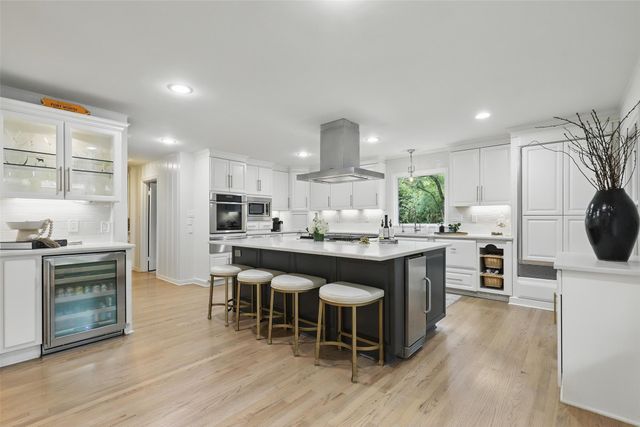 208 Rockwood Park Drive, Fort Worth, TX 76107