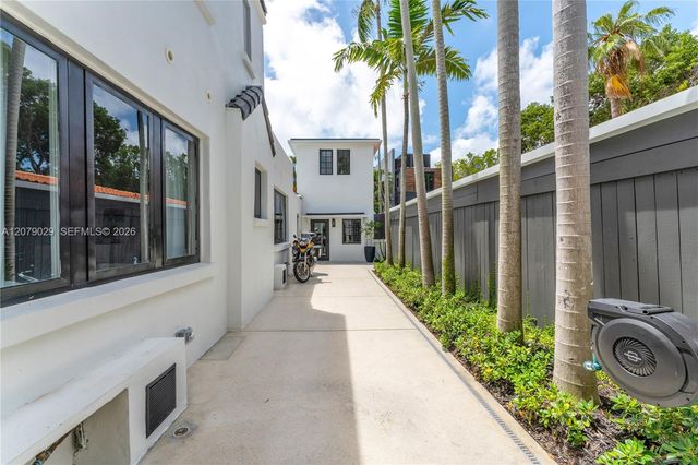 1826 Fairhaven Place, Miami, FL 33133