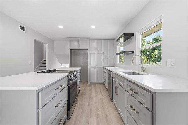 10200 Nall Avenue, Overland Park, KS 66207