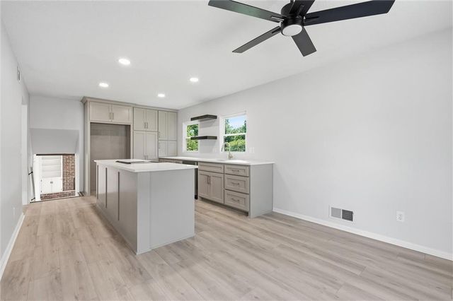 10200 Nall Avenue, Overland Park, KS 66207