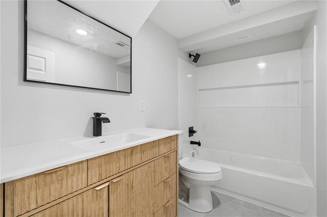 10200 Nall Avenue, Overland Park, KS 66207