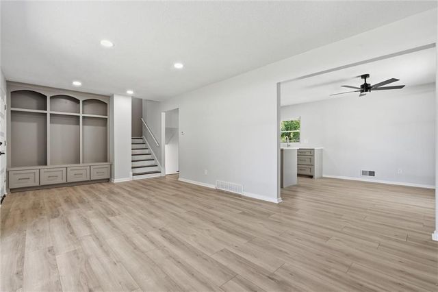 10200 Nall Avenue, Overland Park, KS 66207