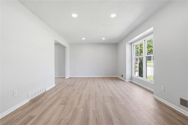 10200 Nall Avenue, Overland Park, KS 66207