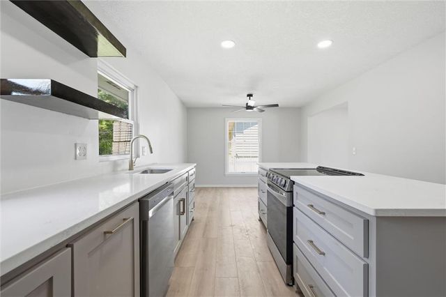 10200 Nall Avenue, Overland Park, KS 66207
