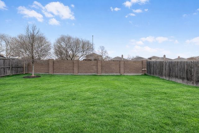 452 Falling Star Drive, Fort Worth, TX 76052